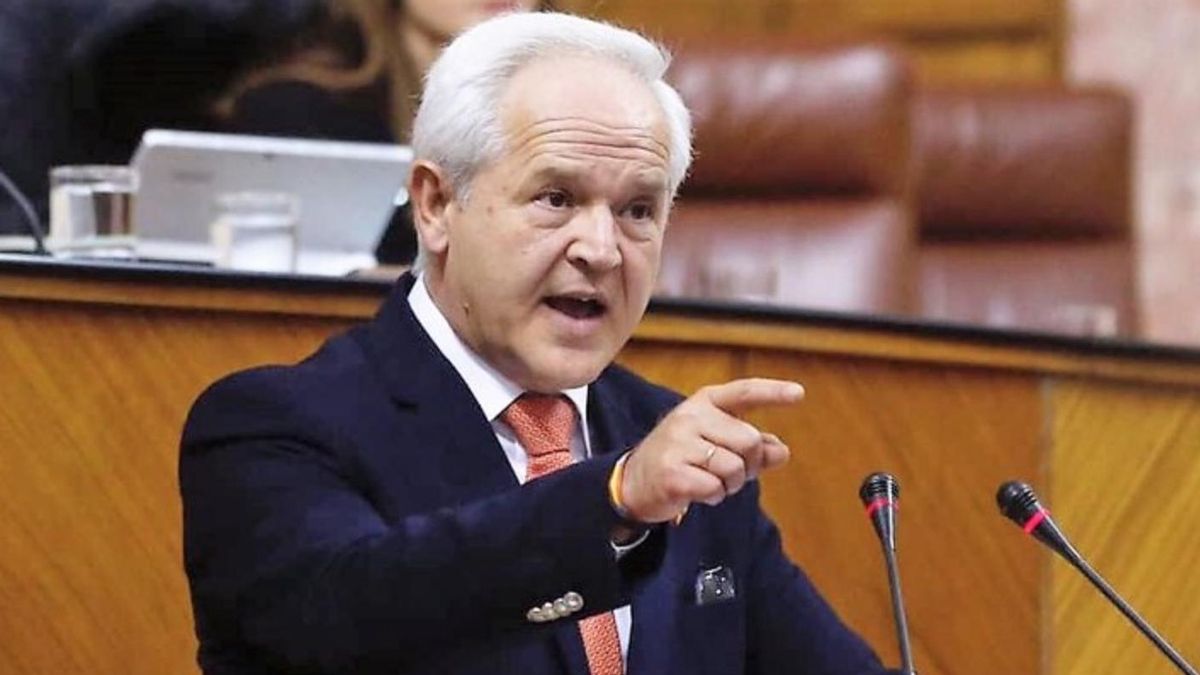 El juez apunta por primera vez al alto cargo de la sanidad andaluza que alargó 5 años los contratos a dedo con la privada