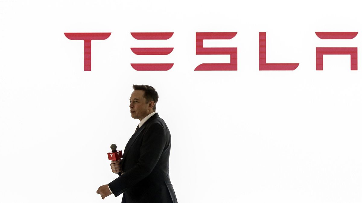 Tesla se desploma casi un 15% en bolsa tras la bronca pública entre Musk y Trump