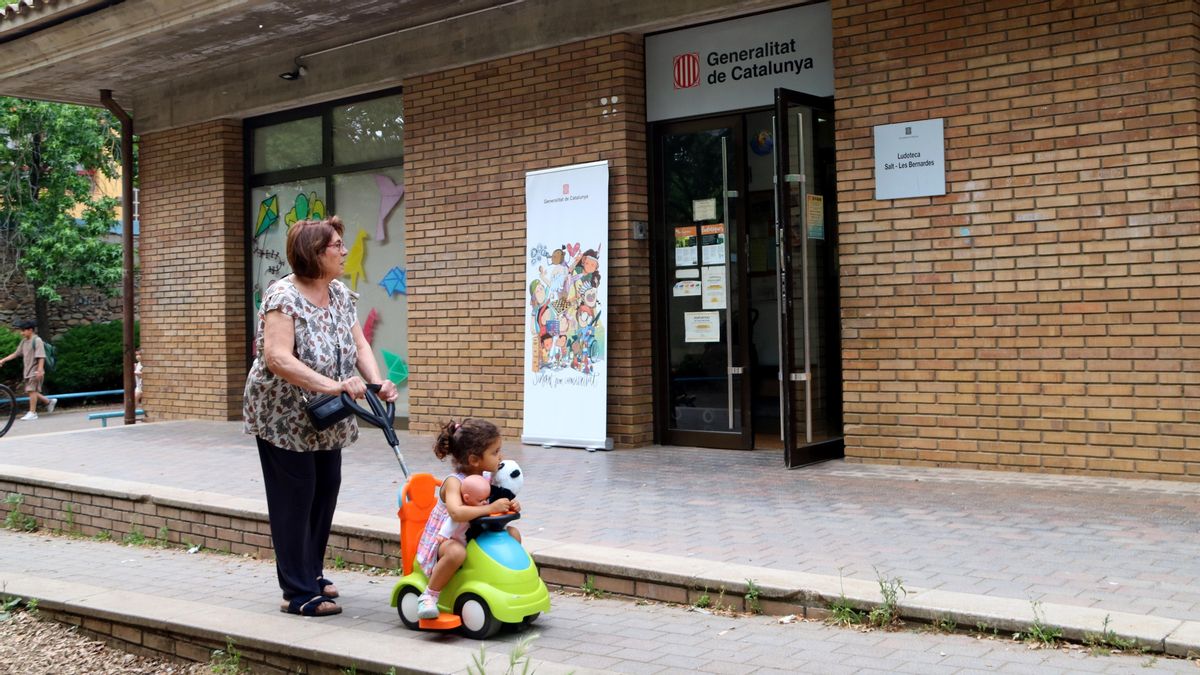 La Generalitat de Catalunya quiere desprenderse de sus ludotecas e indigna a trabajadores y familias