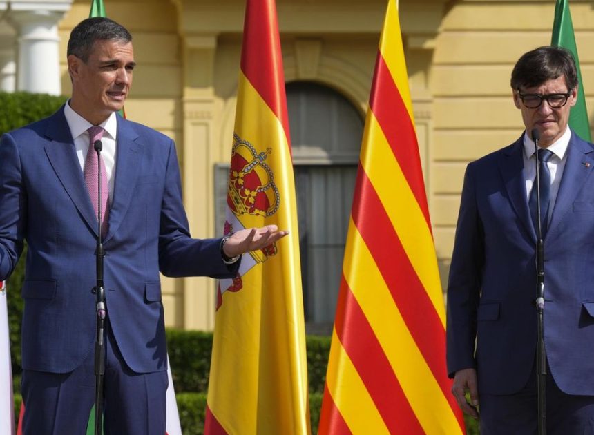 Barones del PP usan la conferencia de presidentes para pedir en bloque un adelanto electoral y Sánchez replica que serán en 2027