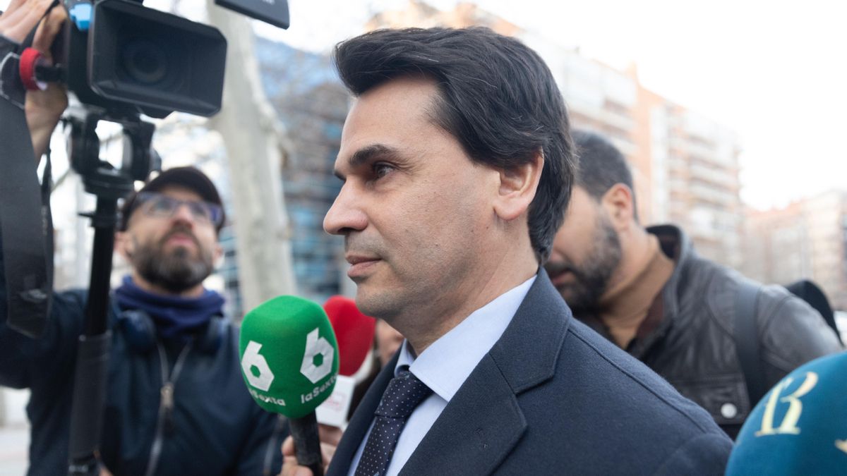 La jueza no cree a la pareja de Ayuso e impulsa la investigación por el “soborno” a un directivo de Quirón