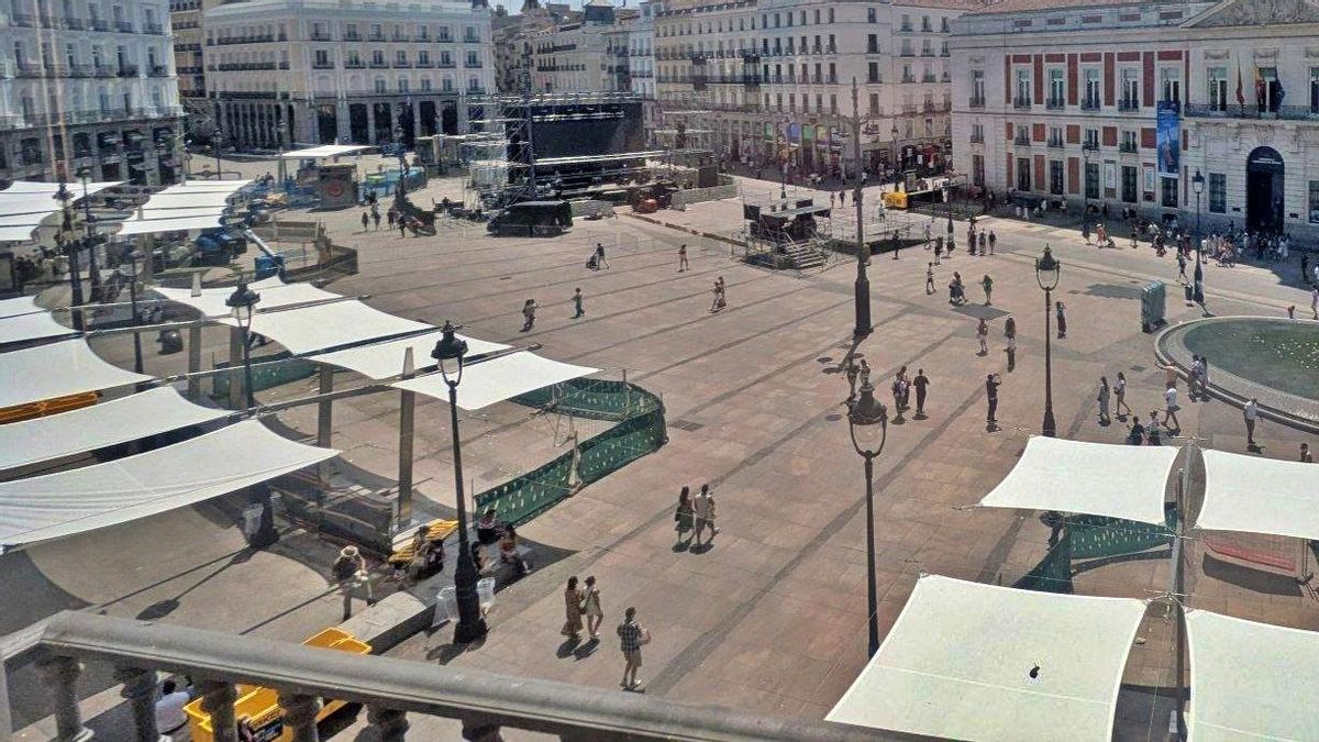 Los toldos en Sol costaron un millón y medio de euros por contratiempos y falta de previsión: «Son caros y llegan tarde”