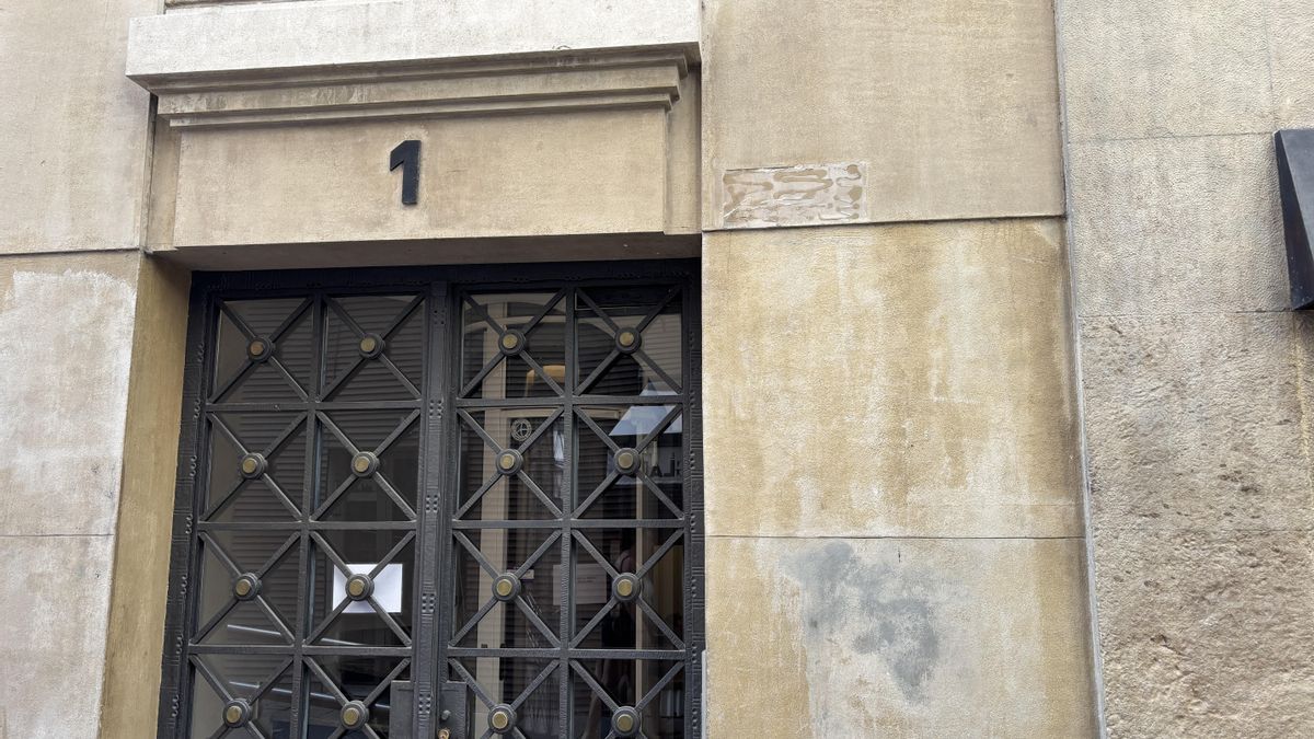 El empresario Antxon Alonso borra el nombre de Servinabar 2000 de sus oficinas en el centro de Pamplona
