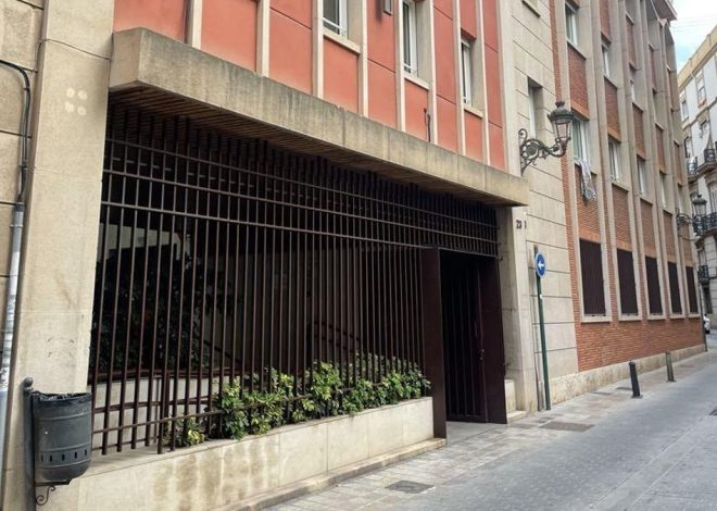 Padres y madres de un colegio religioso de València denuncian «humillaciones» de la dirección a los alumnos