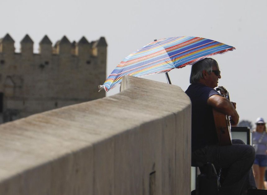 Calor y tormentas: la Aemet activa avisos en casi toda España y advierte de que la situación se prolongará el fin de semana