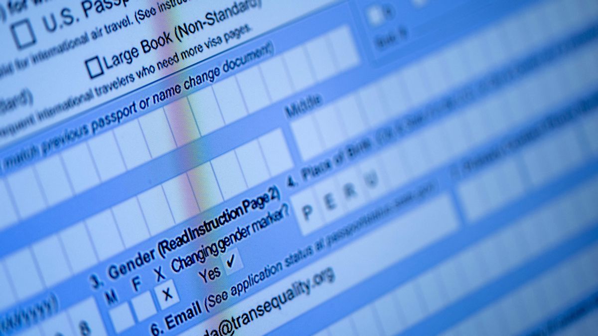 Una jueza dictamina que Trump no puede limitar los indicadores de sexo en los pasaportes de las personas trans