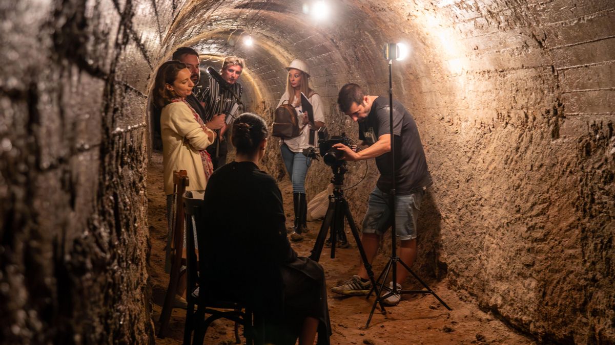 Rodaje en un inédito refugio antiaéreo de la guerra civil en Cuenca: «El cine es ficción, hay que tratarlo como tal»