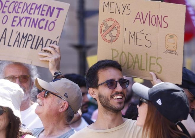 Un millar de personas protestan en Barcelona contra la ampliación del aeropuerto: «Es una aberacción»