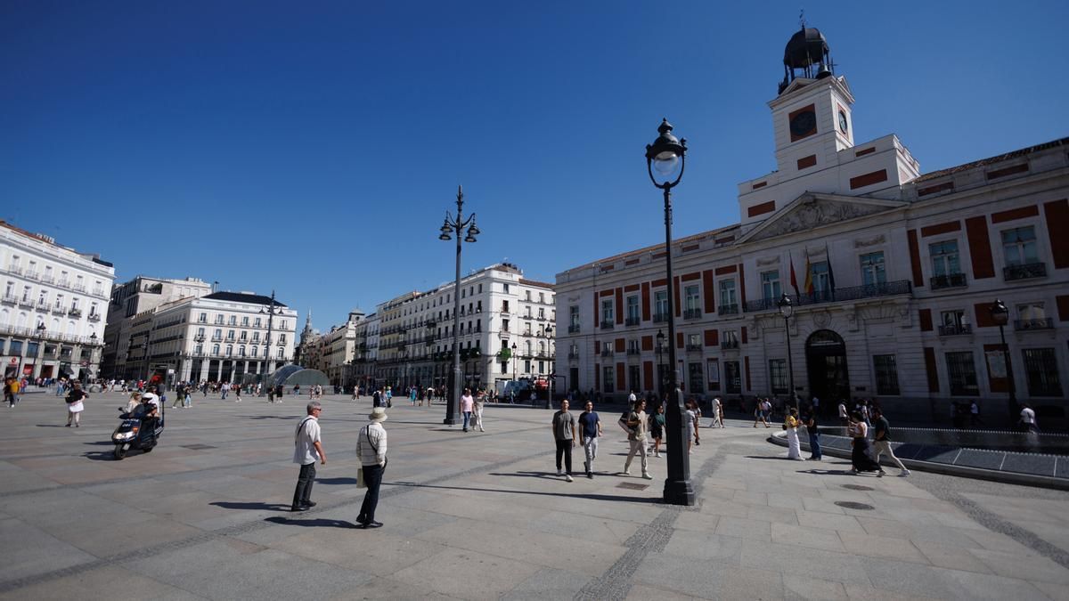 La Comunidad de Madrid celebra sus 40 años en la controvertida Casa de Correos con música: ‘En Sol y sin playa, vaya, vaya’