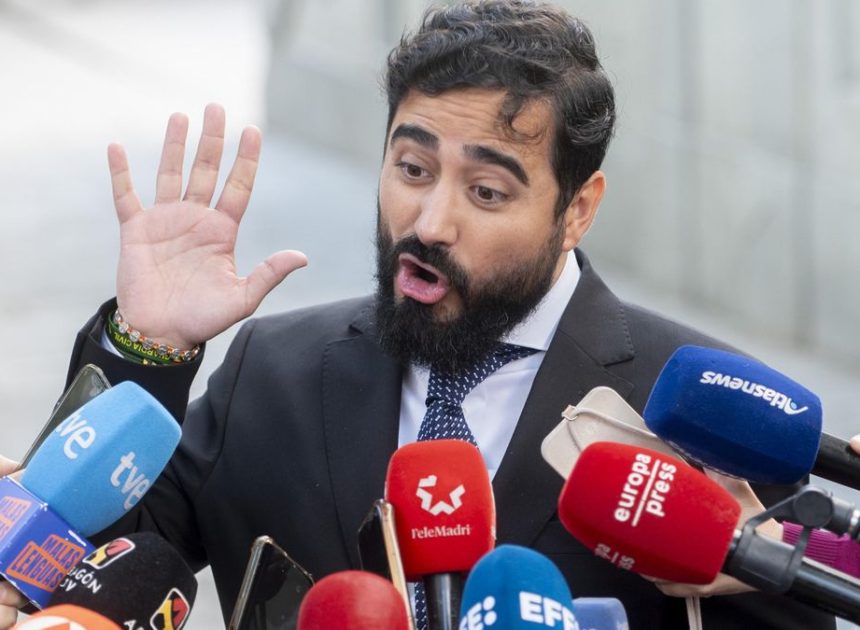 Un juzgado cita a la hija de Pedro Sánchez como perjudicada por la difusión de su foto en el Telegram de Alvise Pérez