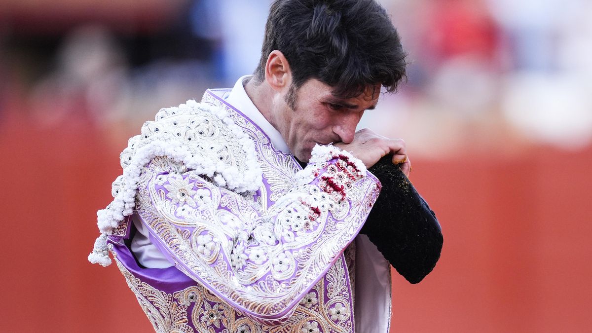 Cayetano Rivera Ordóñez, detenido de madrugada en una hamburguesería de Madrid por resistencia a la Policía