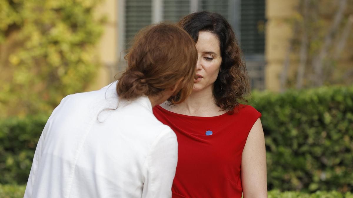 Ayuso niega la mano a Mónica García en la conferencia de presidentes: «¿Seguro que quieres saludar a una asesina?»