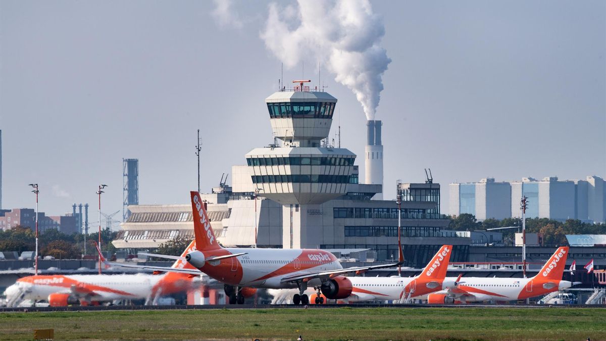 El primer día de huelga de tripulantes de easyJet deja 13 vuelos cancelados y USO denuncia «presión» al personal de baja
