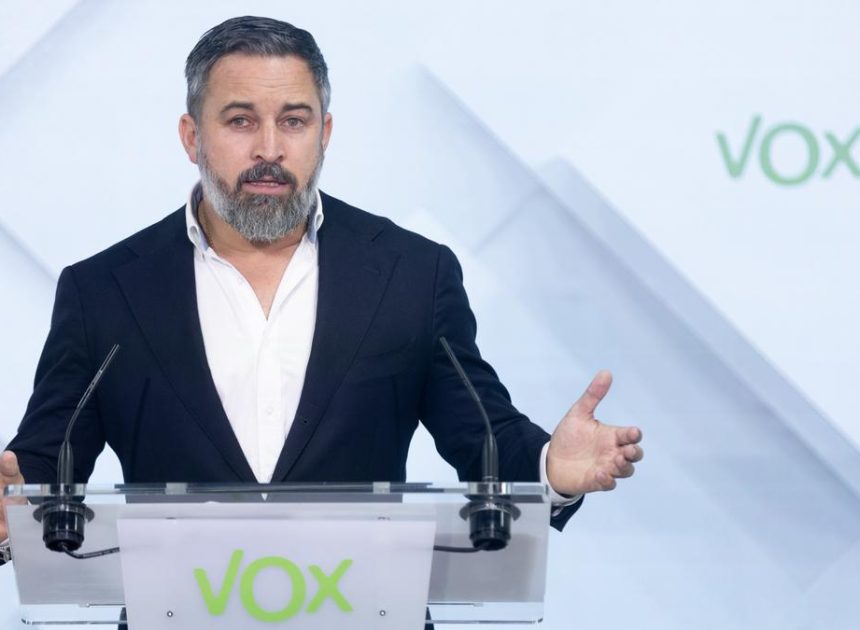 Abascal avisa a Feijóo: «No se puede hablar como Vox y actuar como el PSOE»