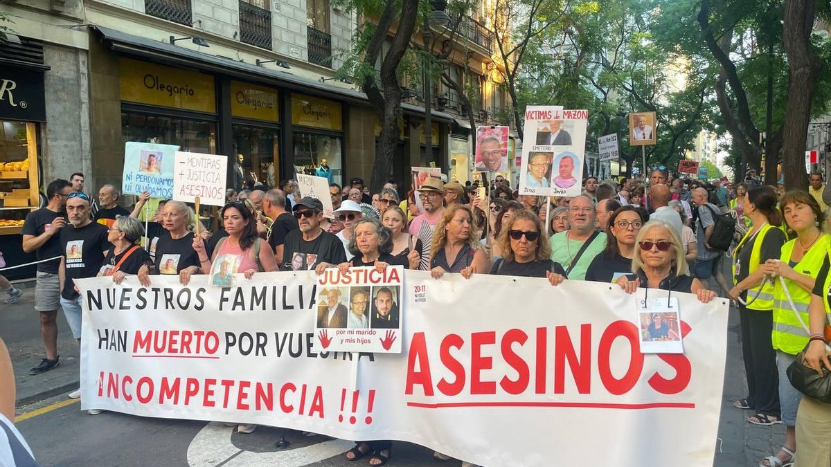 Miles de personas vuelven a exigir la dimisión de Mazón por su gestión de la DANA en la octava manifestación en València