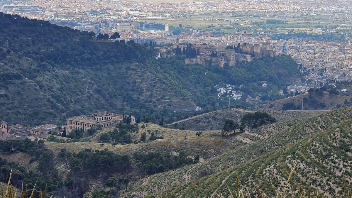 Tres proyectos fotovoltaicos frente a la Alhambra ponen en pie de guerra a vecinos y ecologistas: «Es nuestro paisaje»