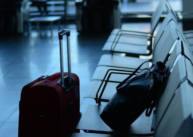 El ministro de Consumo lamenta que la UE se «pliegue a las aerolíneas» al avalar el cobro por la maleta de mano