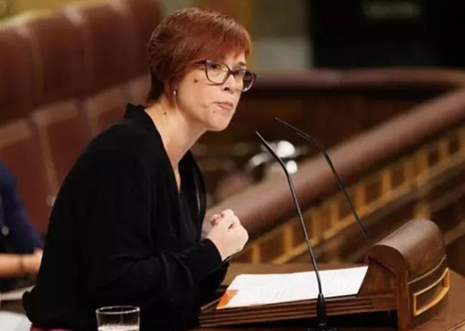 La diputada de Compromís Àgueda Micó dejará el grupo de Sumar en el Congreso para pasar al Mixto tras el veto a la comparecencia de Sánchez por la DANA