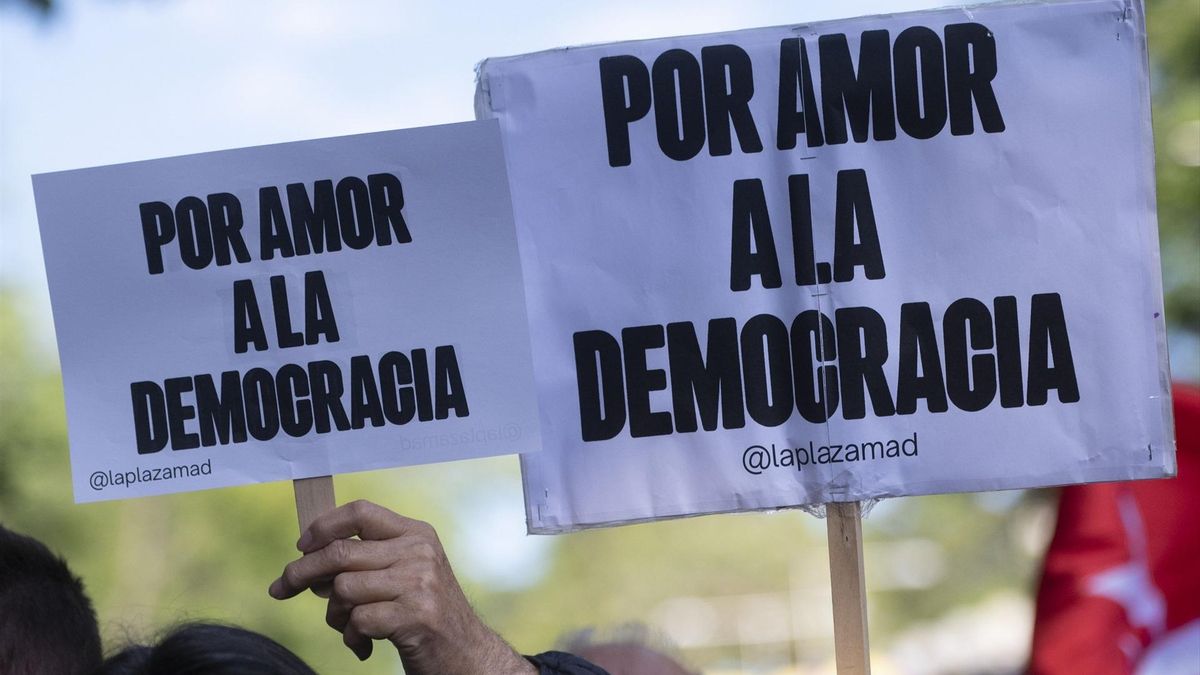Por los suelos y ciegos