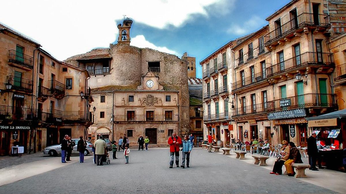 El curioso pueblo segoviano de las siete puertas y sus siete llaves para entrar