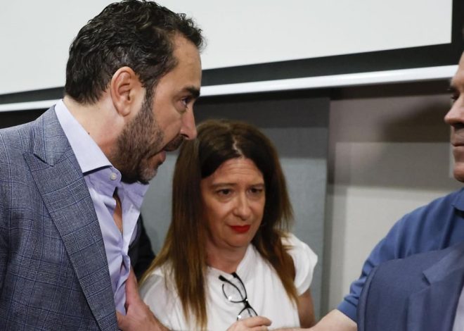Aldama se presenta en la rueda de prensa de Leire Díez: «Esta señora trabaja para Santos Cerdán y Pedro Sánchez»