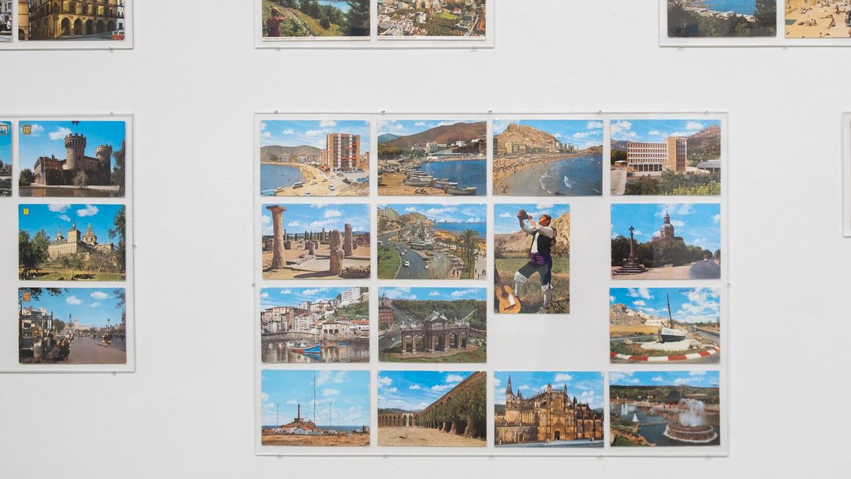 Las postales turísticas del desarrollismo que desvelan que ‘Spain’ no era tan ‘different’