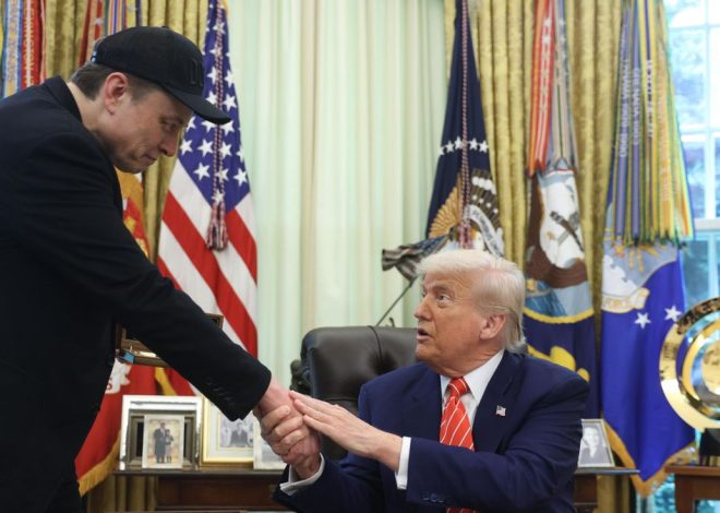 Trump ficha a la IA de Elon Musk por 200 millones de dólares una semana después de su crisis nazi