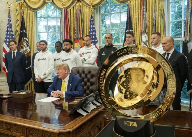 Trump dice que se queda con el trofeo del mundial de clubes tras protagonizar la foto del campeón
