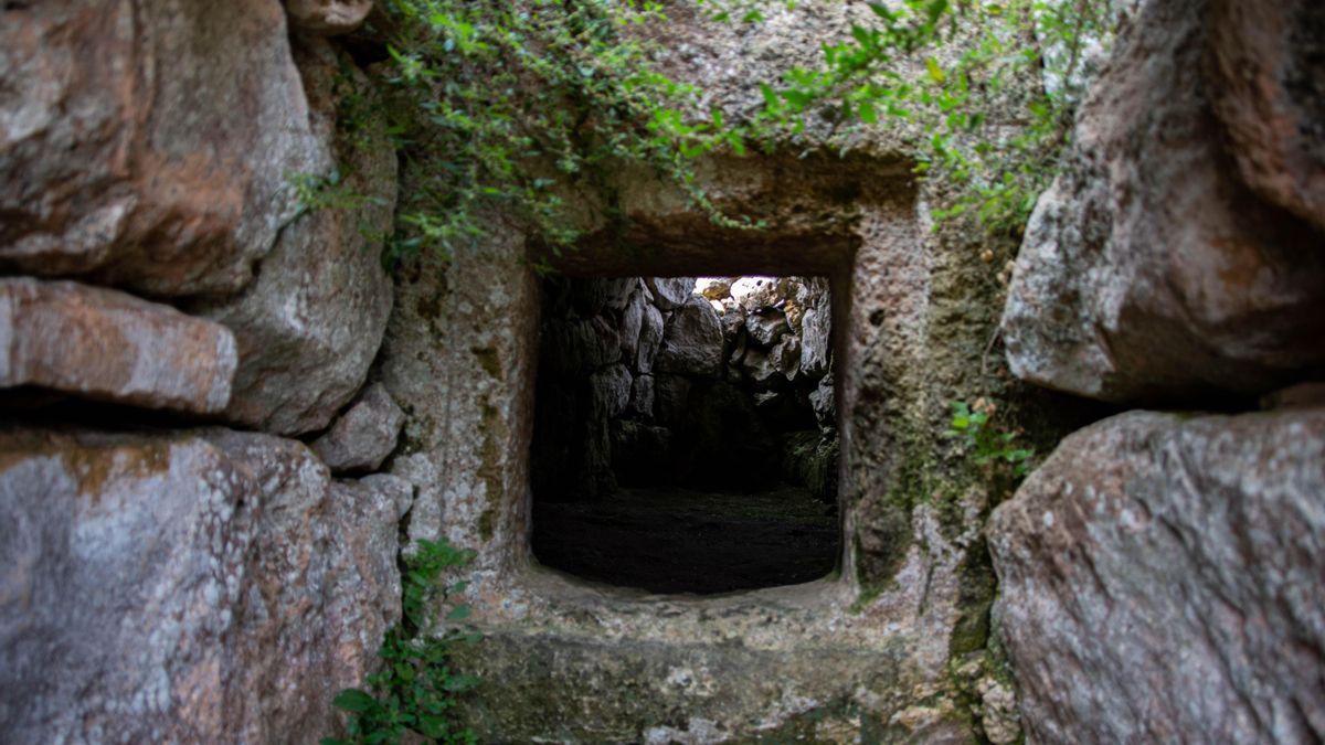 Un polémico informe y los conflictos de intereses ponen en jaque a un yacimiento patrimonio de la Humanidad en Menorca