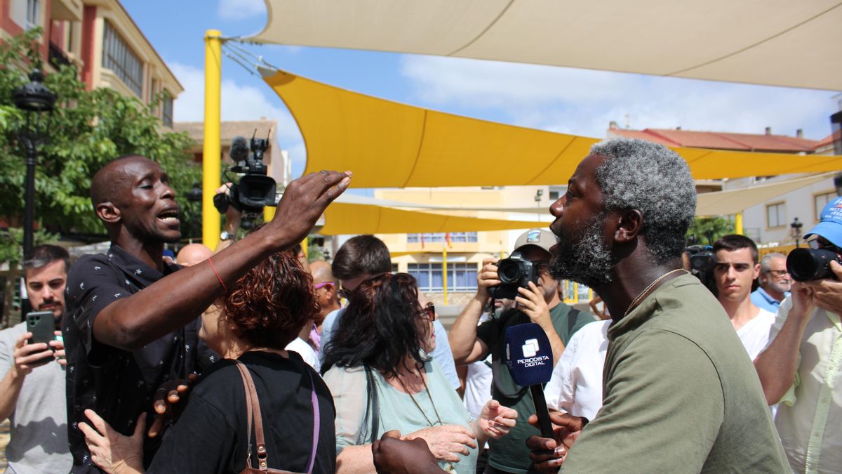 Agitadores de extrema derecha intentan reventar la rueda de prensa de Ione Belarra en Torre Pacheco