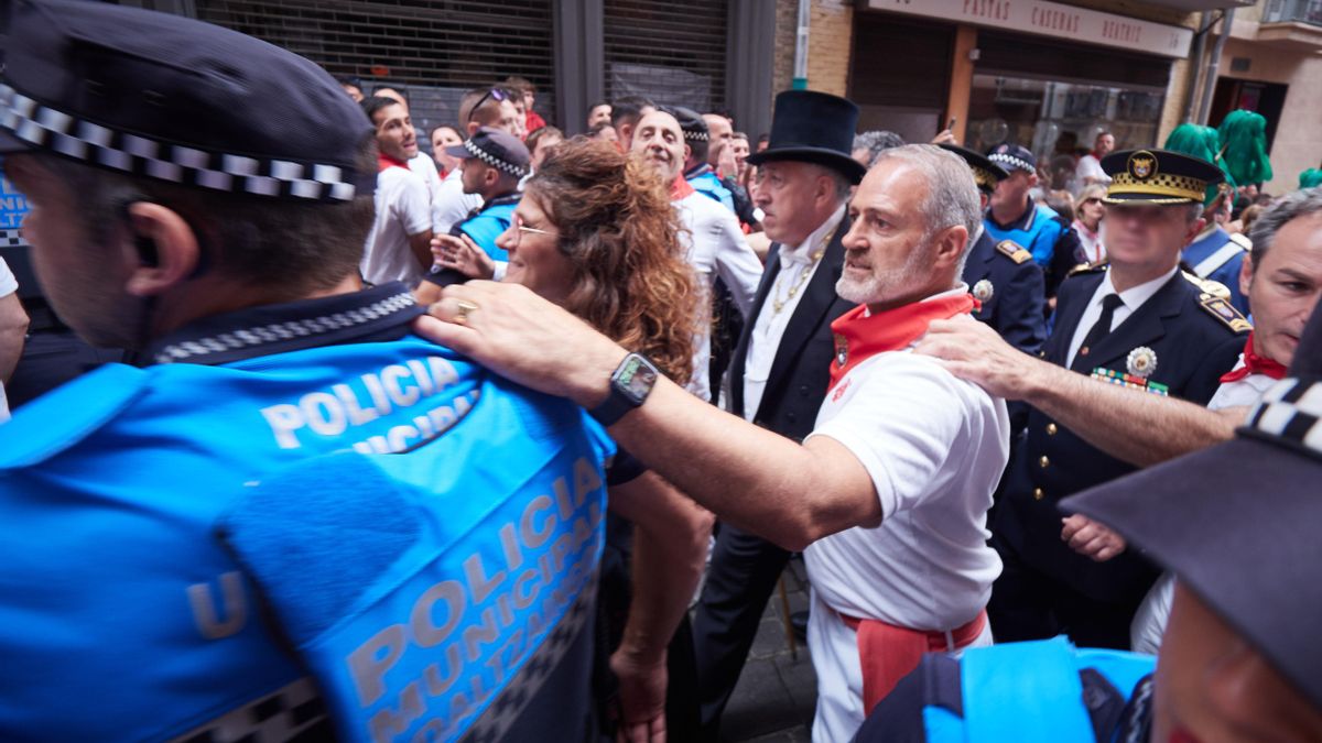 La Policía investiga un intento de agresión al alcalde de Pamplona durante la procesión de San Fermín