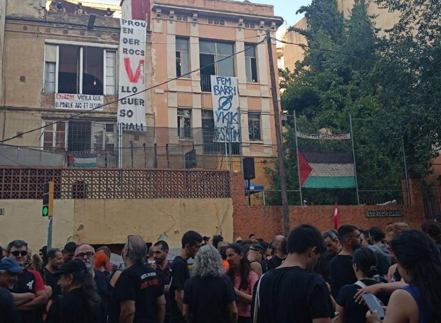 40 personas se enfrentan al desalojo en el barrio de Vallcarca de Barcelona: “No tenemos a dónde ir”