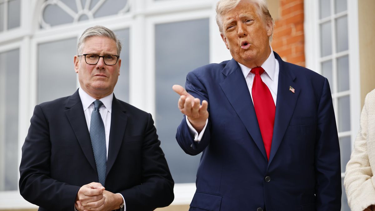Trump vuelve a negar su relación con Epstein y dice que los archivos los manejaba «la peor escoria del mundo»