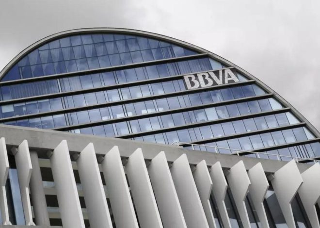 El BBVA gana 5.447 millones entre enero y junio y responde al Sabadell con un dividendo de 36.000 millones hasta 2028