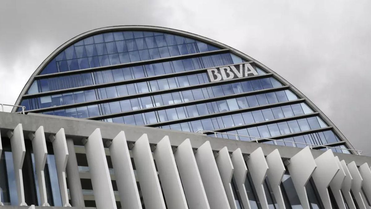 El BBVA gana 5.447 millones entre enero y junio y responde al Sabadell con un dividendo de 36.000 millones hasta 2028