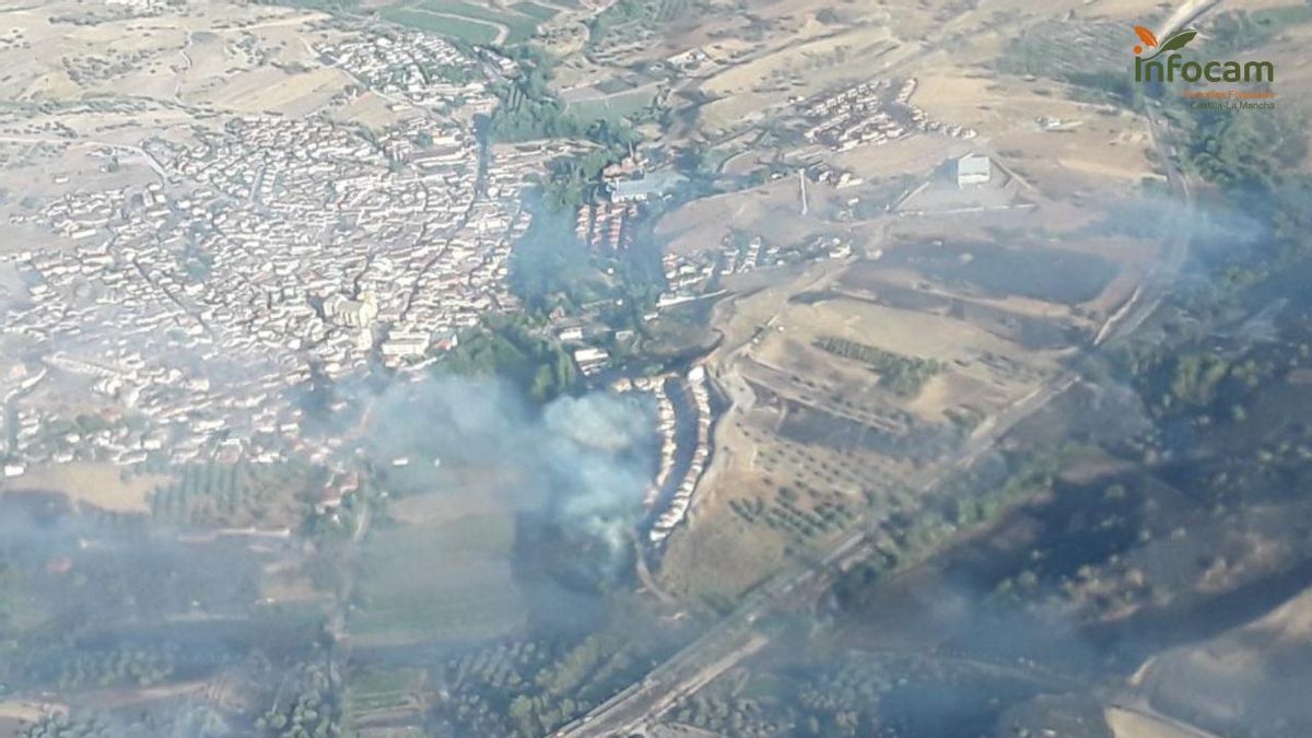 Controlado el incendio en La Torre de Esteban Hambrán que provocó la evacuación de más de 100 personas