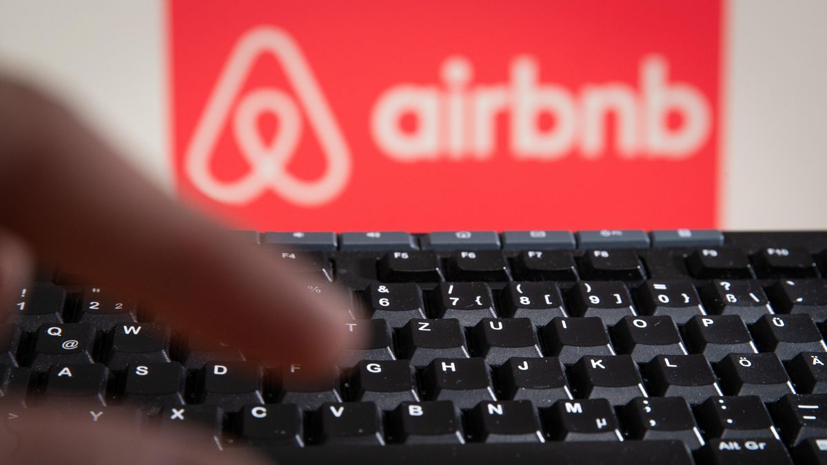 El Ayuntamiento de Barcelona exige a Airbnb que retire los anuncios de pisos turísticos ilegales en 48 horas