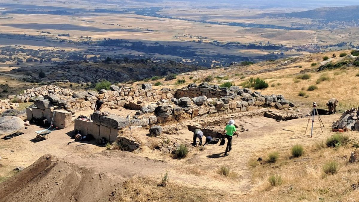 Nuevos hallazgos en el castro de Ulaca sacan a la luz en Ávila una sauna ceremonial de los siglos II o I antes de Cristo
