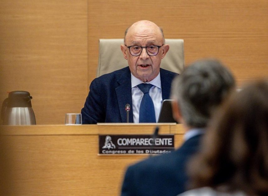 El correo que originó el caso Montoro: “La vía directa es pagar a Equipo Económico que tiene contacto directo con el ministro”
