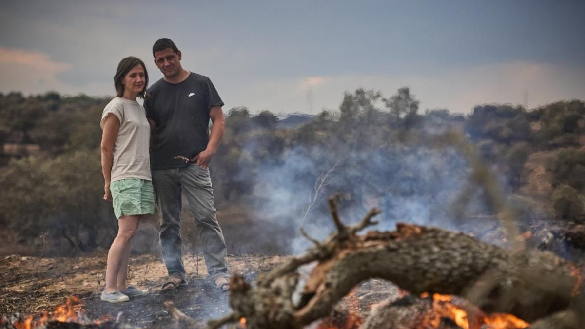 Rossend y Neus, agricultores golpeados por el incendio que arrasó en Lleida a velocidad récord: «Parecía el infierno»