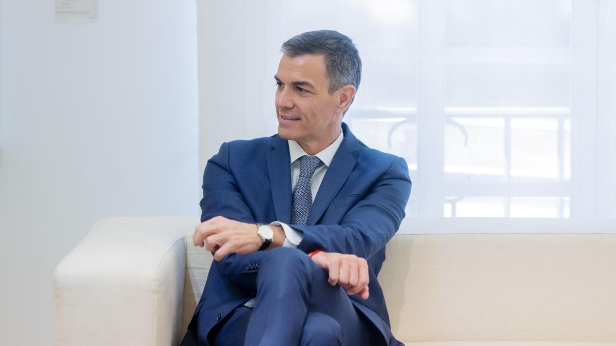 Almodóvar, Ana Belén, Serrat y varios exministros piden la continuidad del Gobierno y reclaman medidas contra la corrupción