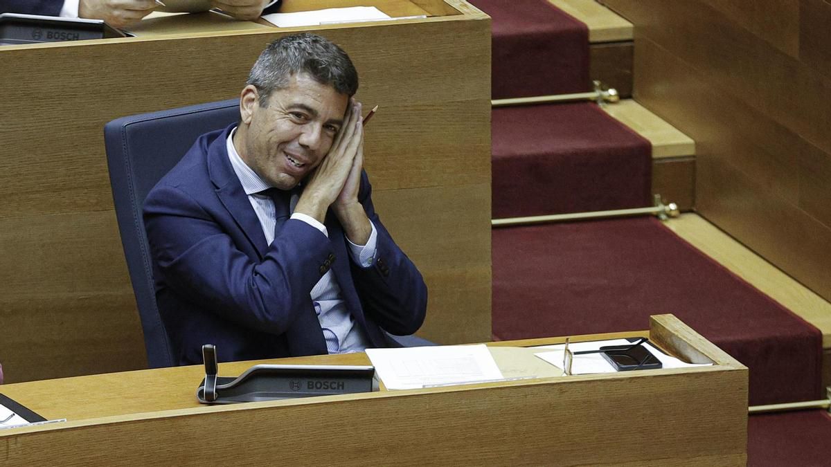 Mazón se enmienda sus presupuestos con Vox al mes de aprobarlos con su previsión de recortes del «gasto superfluo»