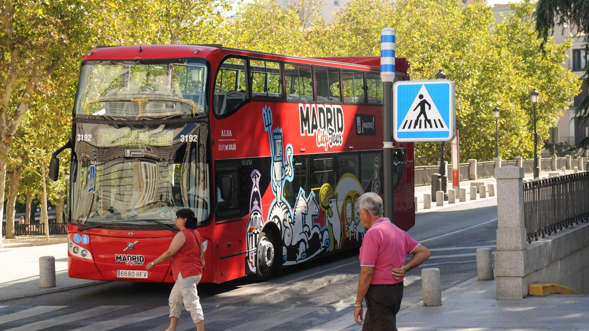 Hachazo a los buses turísticos de Madrid al comprobar que provocan más atascos: solo tres rutas y pagarán 250.000 euros