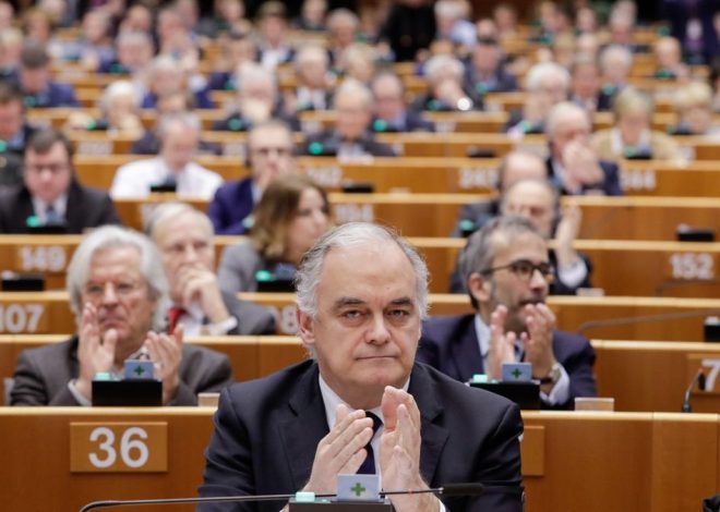 Los jueces y fiscales conservadores llevan a Europa su batalla contra el Gobierno de la mano del PP y Vox
