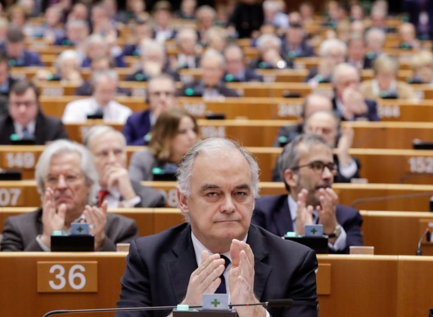 Los jueces y fiscales conservadores llevan a Europa su batalla contra el Gobierno de la mano del PP y Vox