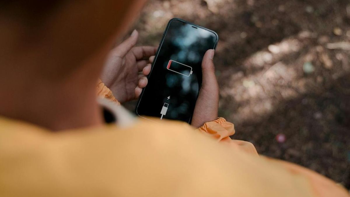 Cómo conseguir que la batería de tu móvil dure más cuando estás de viaje