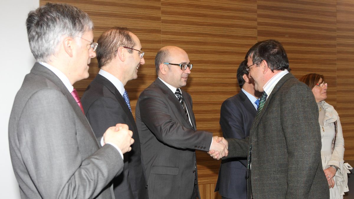 El Archivo de Álava publica fotografías inéditas de Alfredo de Miguel en 2010 días antes del arresto por corrupción