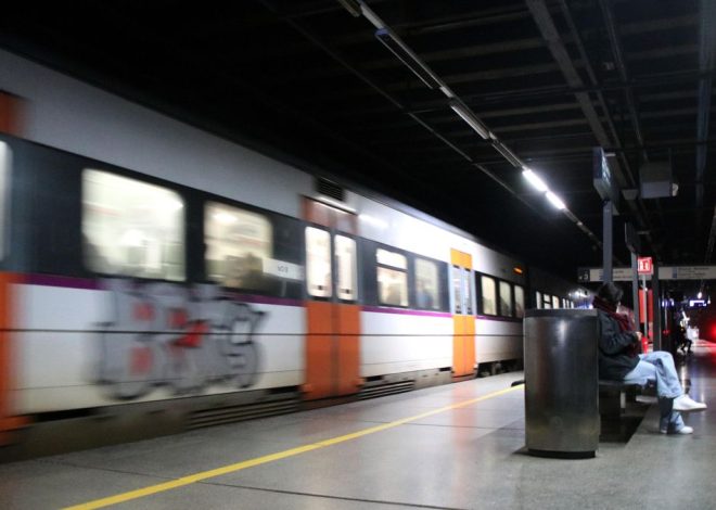 Un tren choca con un camión a baja velocidad cerca de Vic y su descarrilamiento provoca retrasos en la R3