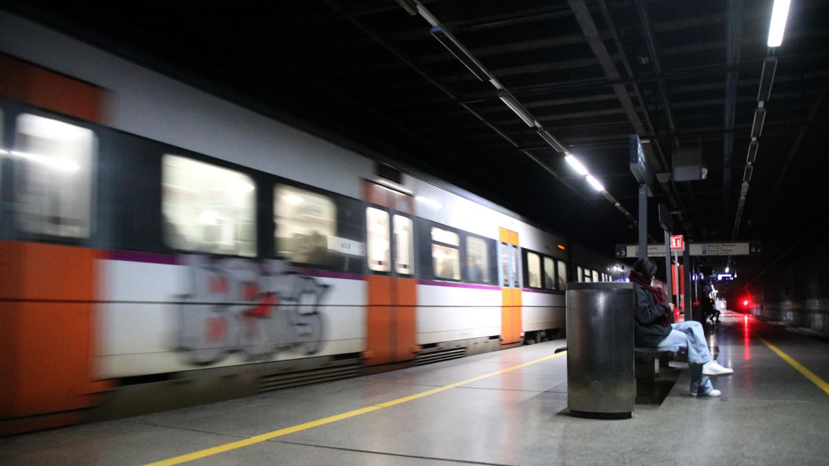 Un tren choca con un camión a baja velocidad cerca de Vic y su descarrilamiento provoca retrasos en la R3