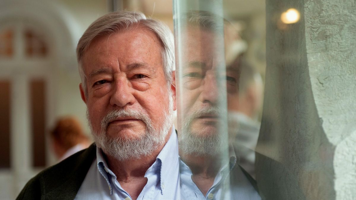 Muere el escritor y crítico literario José María Guelbenzu a los 81 años